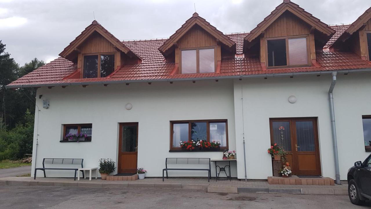 Na Samote U Lesa -Rasovna Apartment Msecke Zehrovice ภายนอก รูปภาพ
