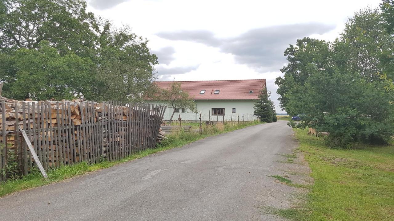 Na Samote U Lesa -Rasovna Apartment Msecke Zehrovice ภายนอก รูปภาพ
