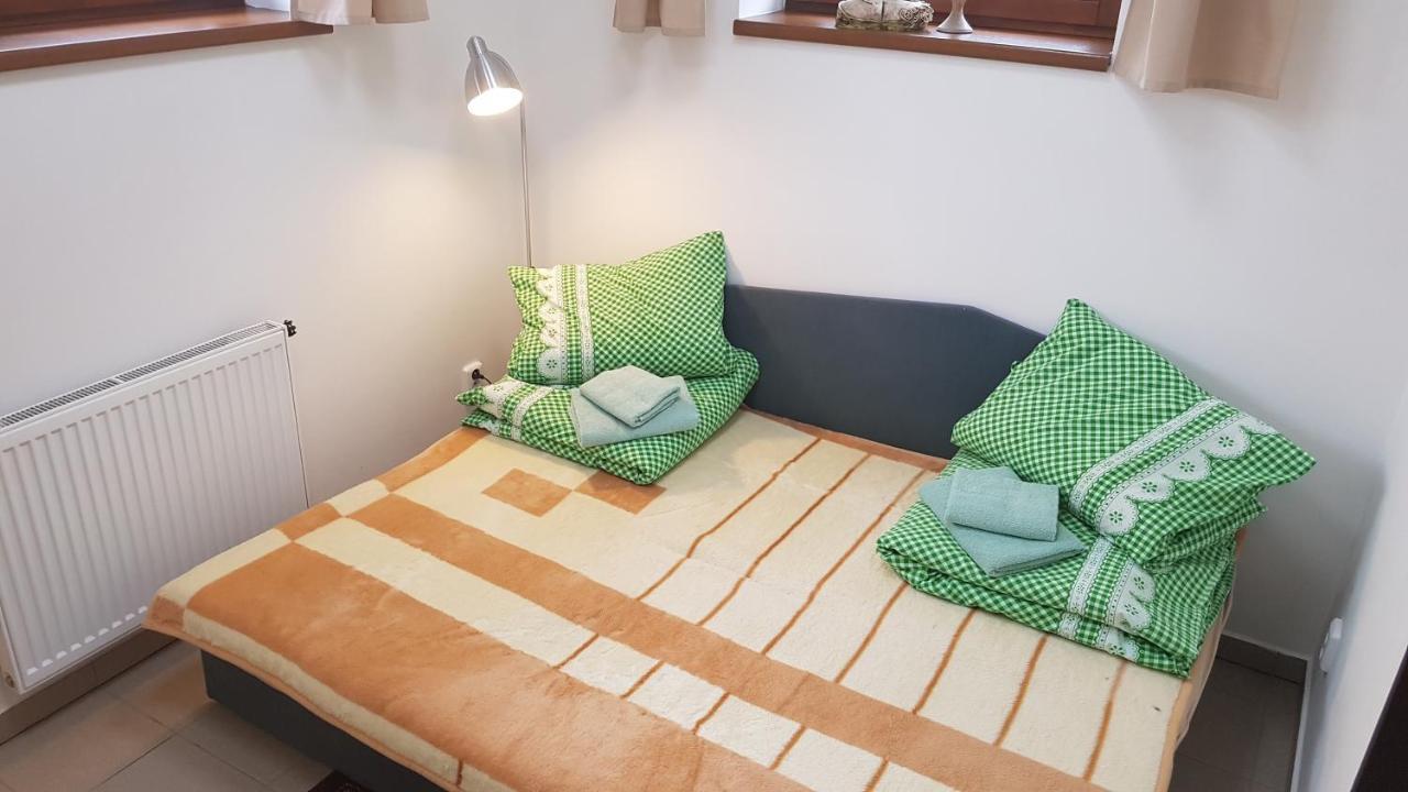 Na Samote U Lesa -Rasovna Apartment Msecke Zehrovice ภายนอก รูปภาพ